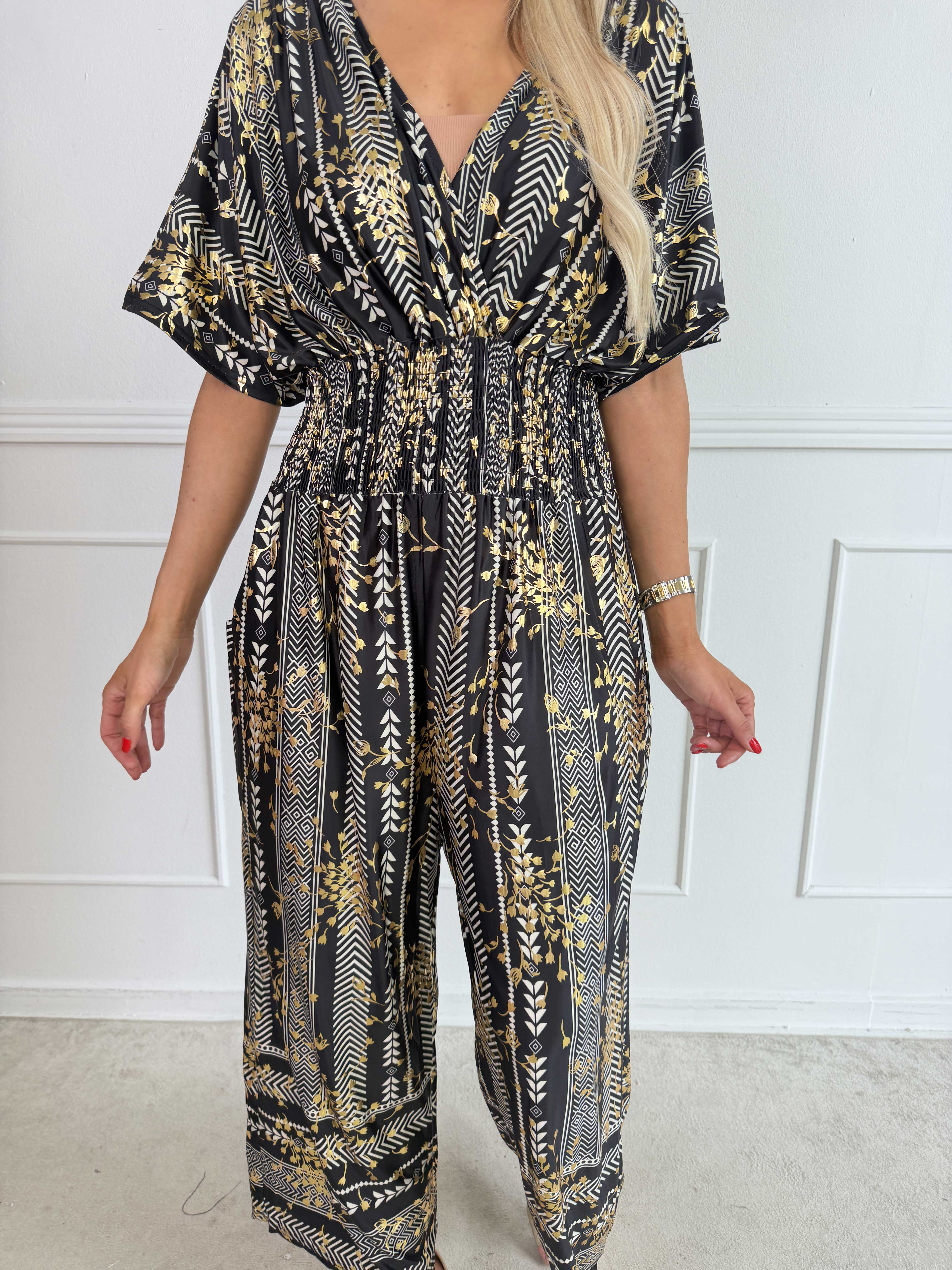 Pams Tribal Jumpsuit - Elastisk mønstret buksedragt med små guld blomster